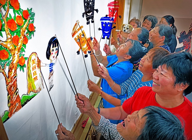 二等獎(jiǎng)-5：垃圾分類循環(huán)經(jīng)濟(jì)搬上傳統(tǒng)皮影戲.jpg